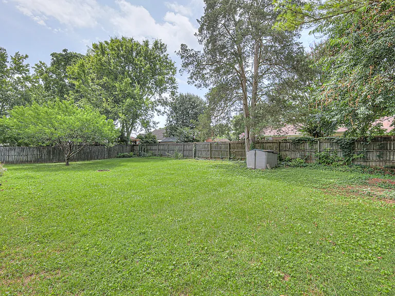 405 Sandi Ct — Photo 37