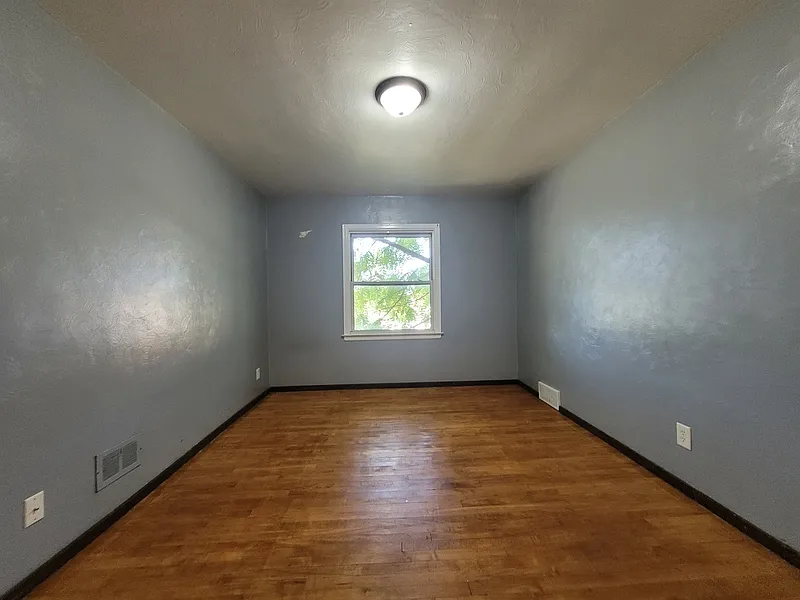 3 bed, 1.0 bath, 1174 sqft, $1,699 — Photo 4