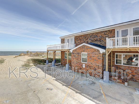 3rd image of 938 W Ocean View Ave #13