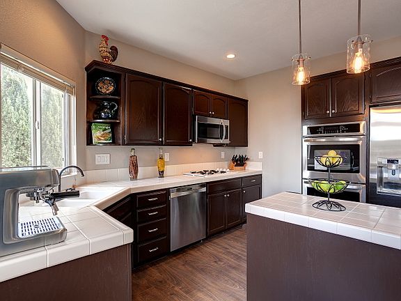 4th image of 8 Deer Hill Ct