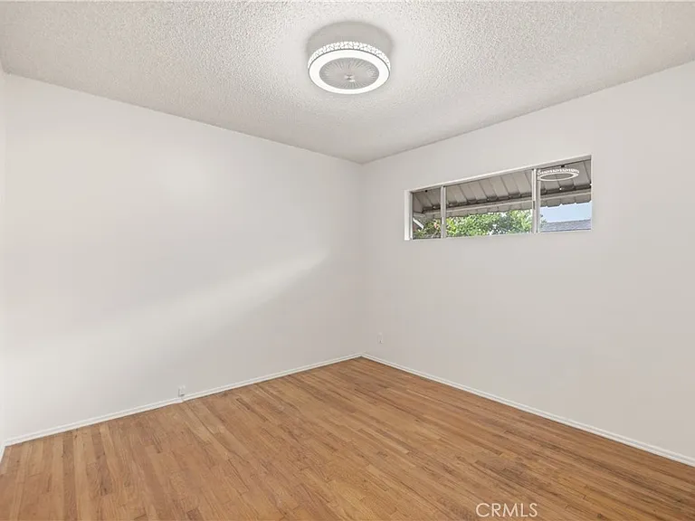18418 Sylvan St — Photo 14