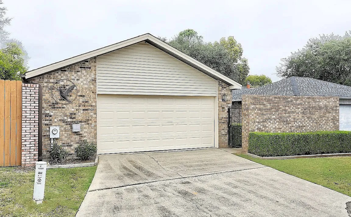 1520 Katrina Pl — Photo 1