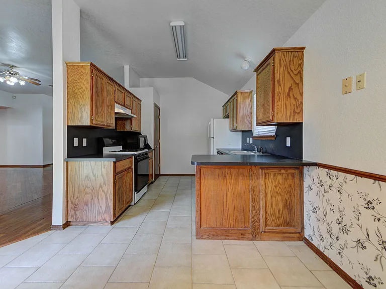 2809 E Lake Dr — Photo 3