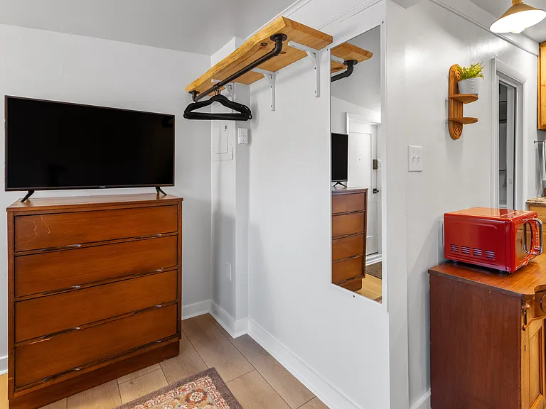 138 E James St #2 — Photo 2