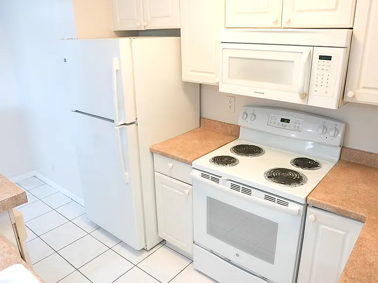 2112 S Cypress Bend Dr #404 — Photo 7