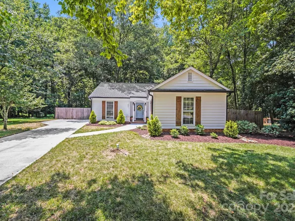 2301 Oldenburg Dr, Charlotte, NC 28210