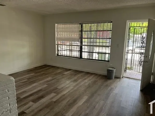 221 NW 69th St, Miami, FL 33150