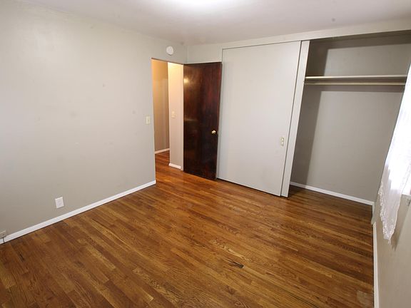 3rd image of 811 10th Ave N