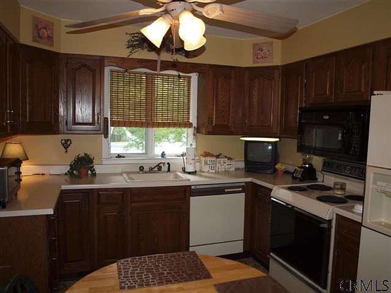 2nd image of 804 RAINBOW Drive