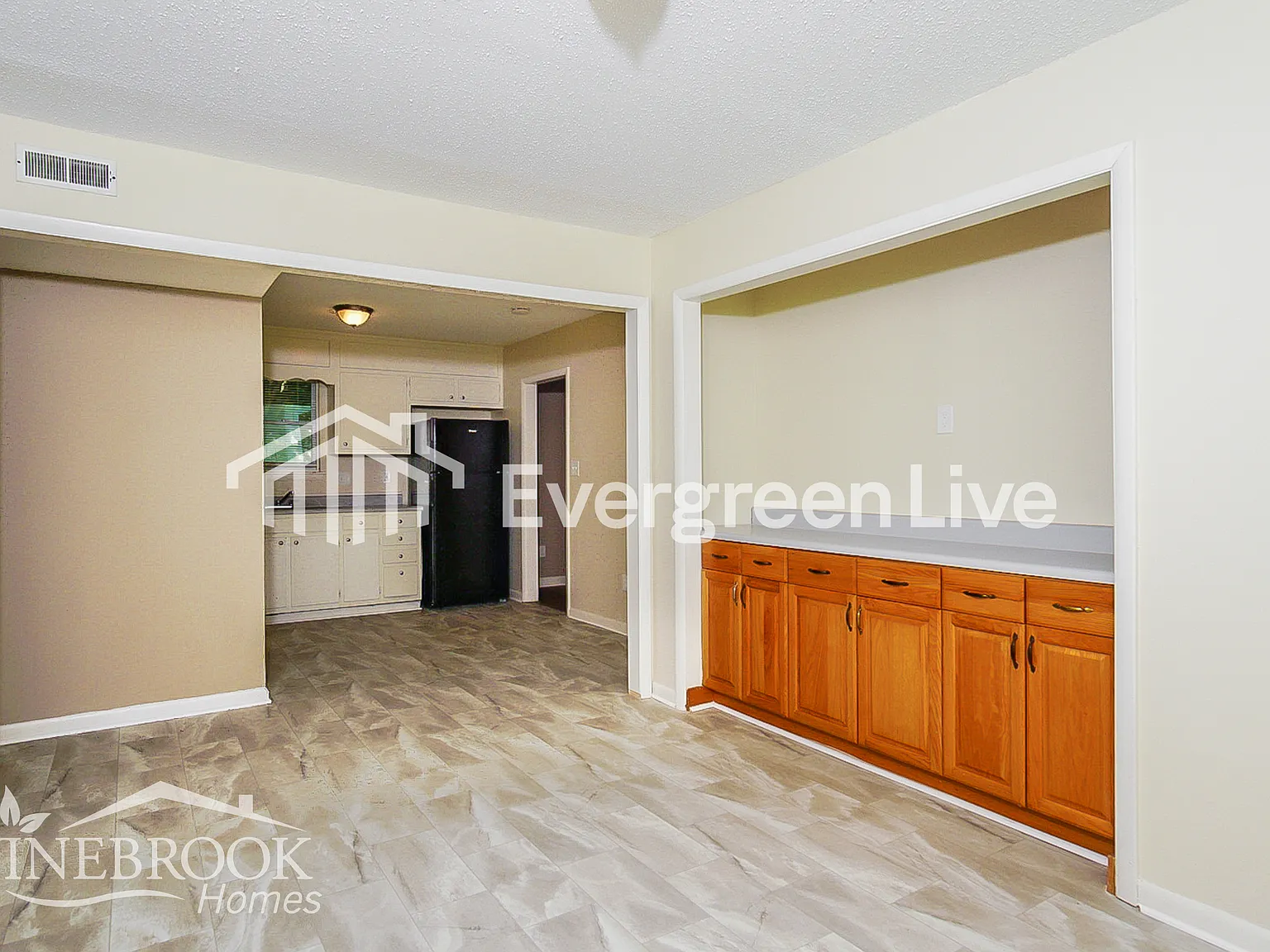 3 bed, 1.0 bath, 1458 sqft, $1,095 — Photo 4