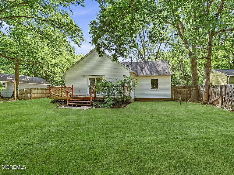1305 Marshall St — Photo 17