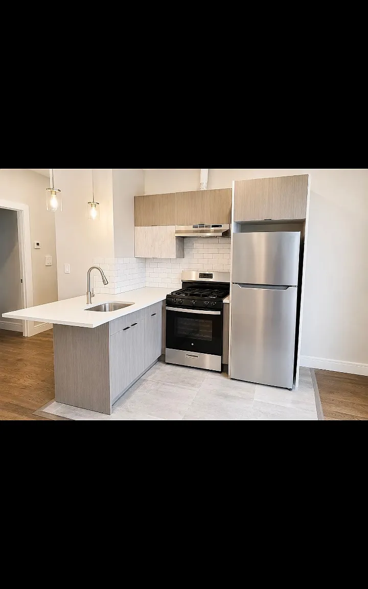 3 bed, $2,050 — Photo 1