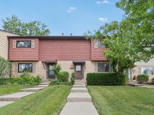 1702 Lakeview Dr, Wheeling, IL 60090