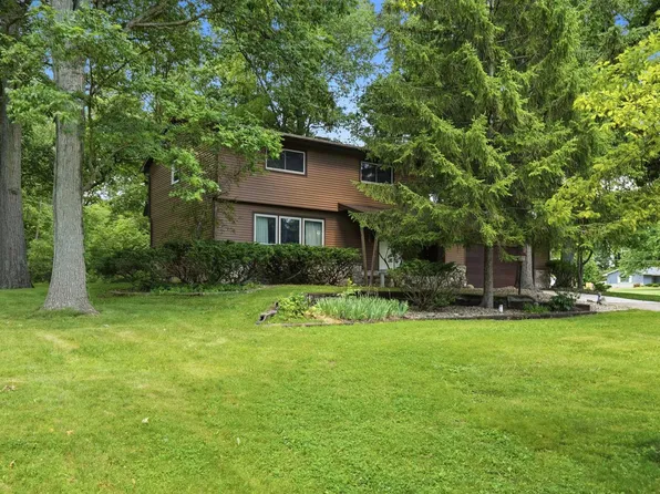 505 Oak Crest Dr, Kendallville, IN 46755