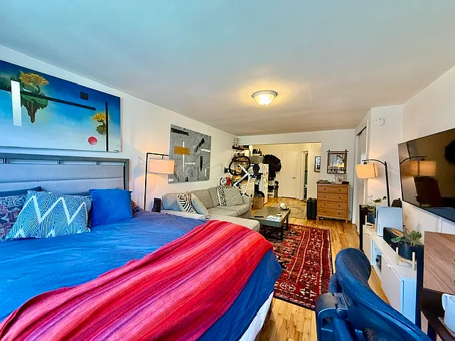 515 E 6th St #D7 — Photo 1
