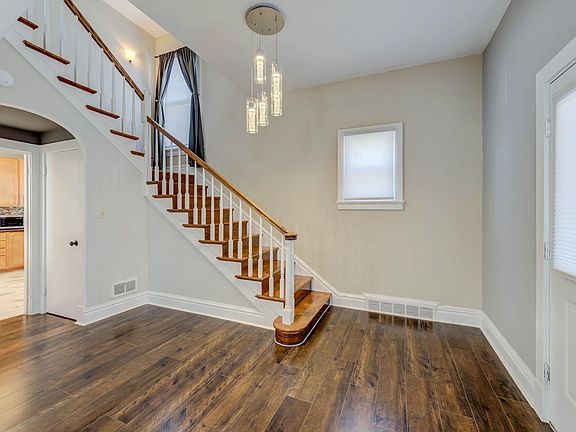 3rd image of 7454 Flora Ave