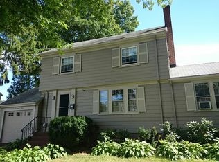 8 Rustlewood Rd, West Roxbury, MA 02132