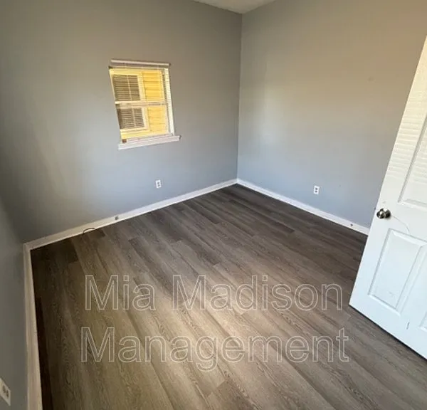 1419 Richards St — Photo 4