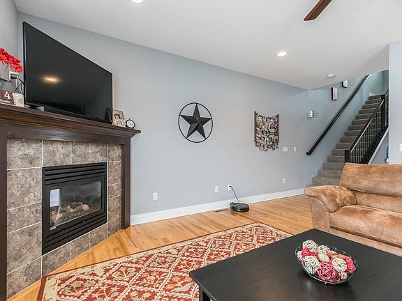 3rd image of 412 Cameron Way