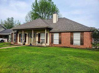 210 Hemlock Dr, Flowood, MS 39232