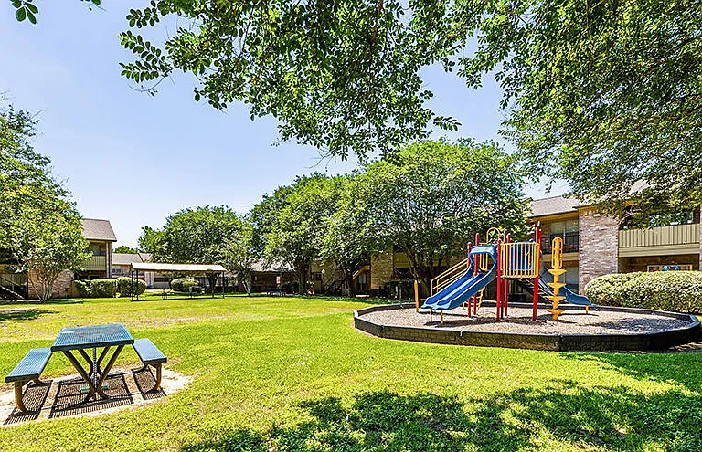 Brookhollow Apartments — Photo 4