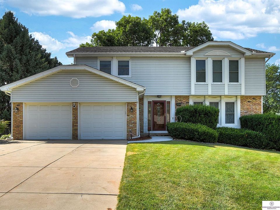 1st image of 1711 S 153rd Avenue Cir