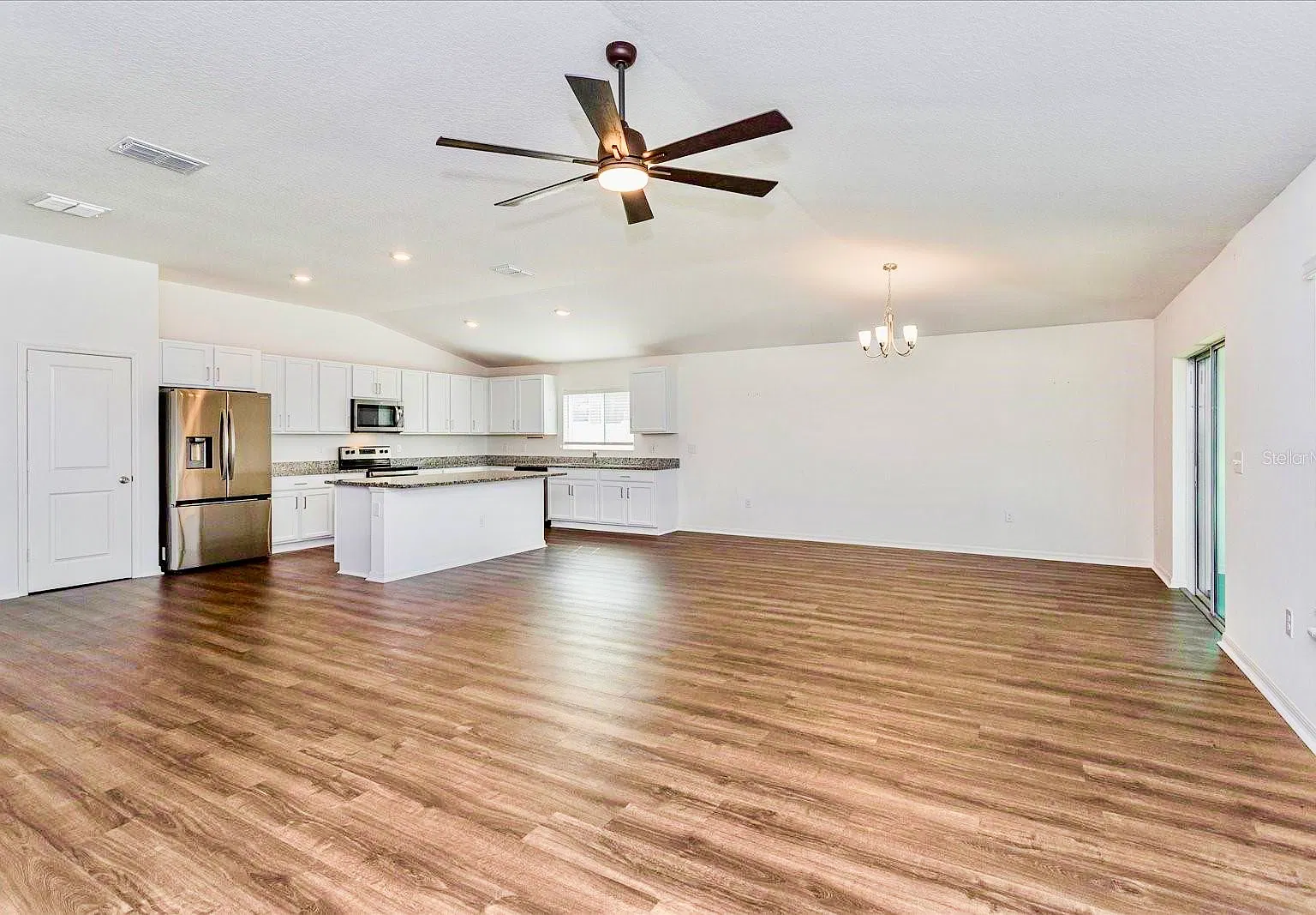 4 bed, 2343 sqft, $2,250 — Photo 2