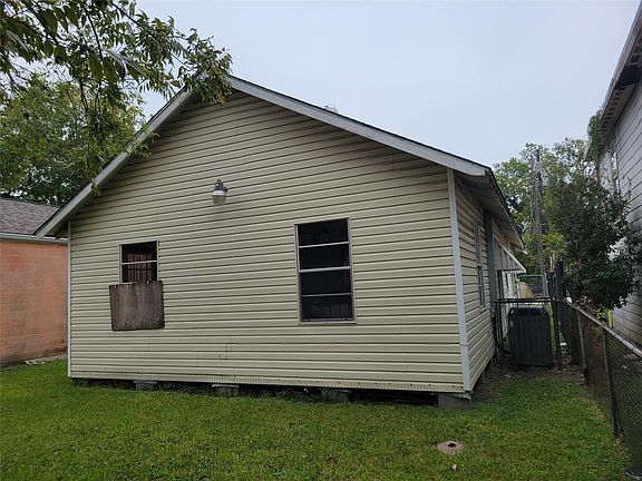 5th image of 3410 Nagle St