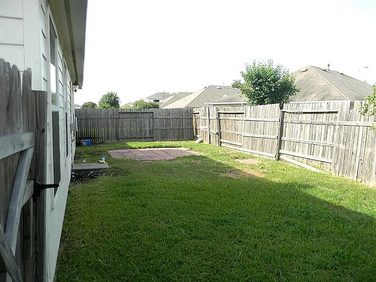 7930 Ginger Park Dr — Photo 5
