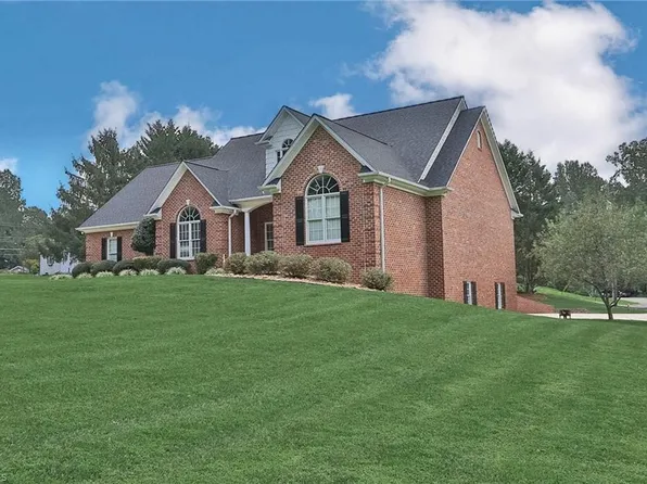 531 Westbrook St, Jonesville, NC 28642