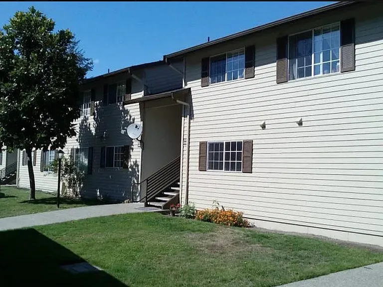 37th Street Apartments — Photo 18
