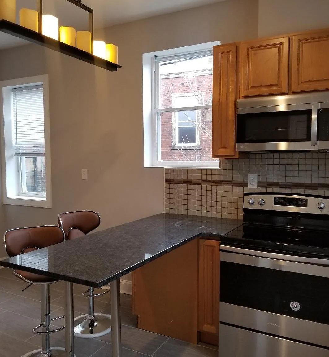 3 bed, 1600 sqft, $1,700 — Photo 4