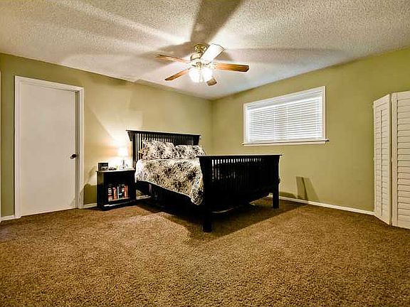 4th image of 601 W Valley West Dr