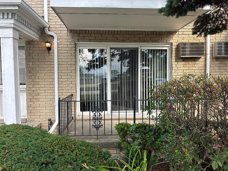 22280 Kelly Rd #102 — Photo 2