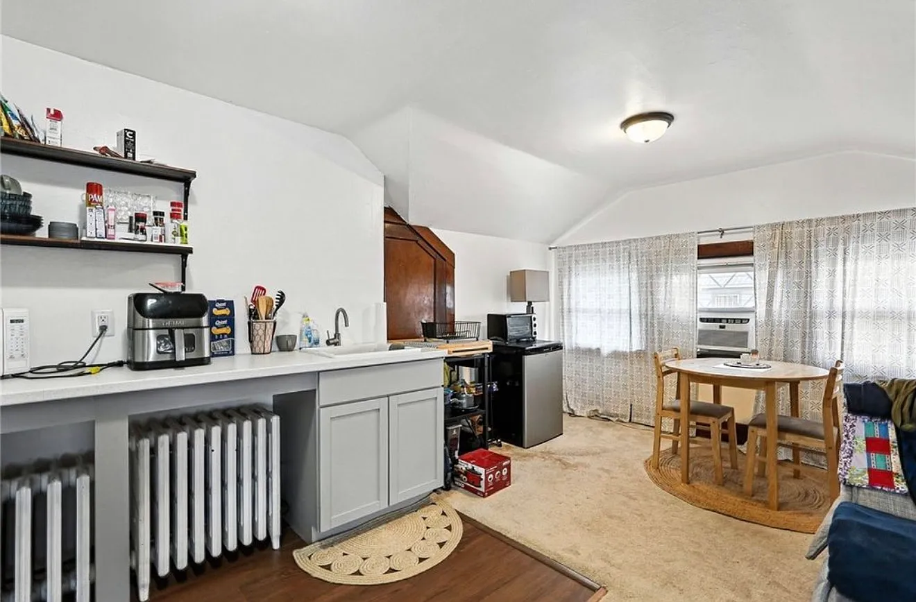 1 bed, 850 sqft, $1,200 — Photo 2