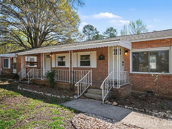 3rd image of 139 Blackburn Dr