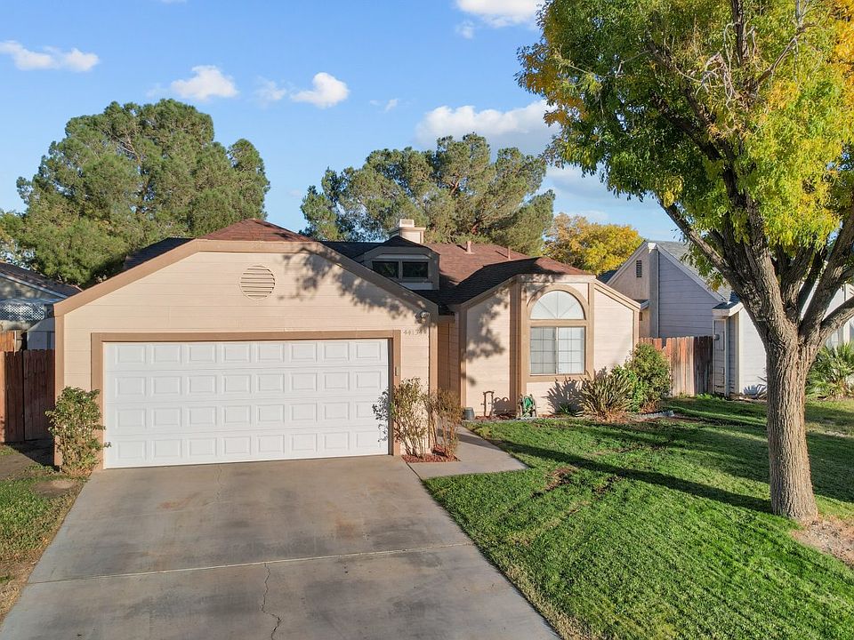 1st image of 44134 Dahlia St