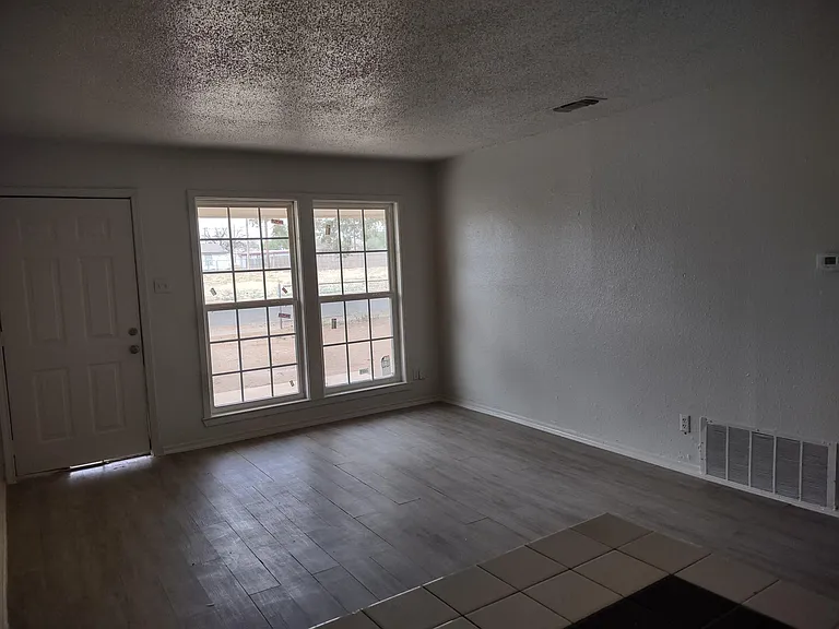 1834 E 1st Pl — Photo 25