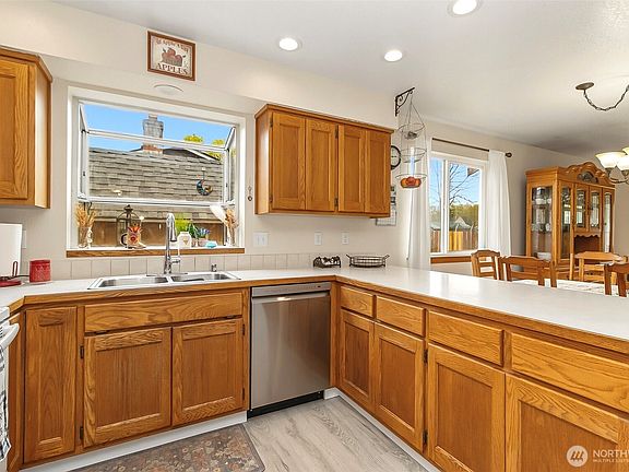 4th image of 20913 67th Drive NE