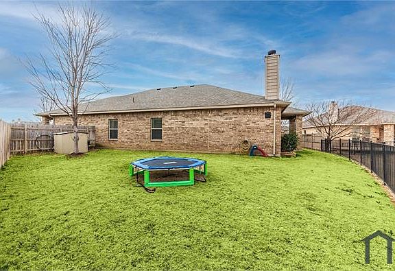 5th image of 608 Irish Glen Ct