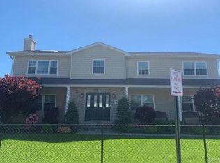 154 Woodward Pkwy, Farmingdale, NY 11735