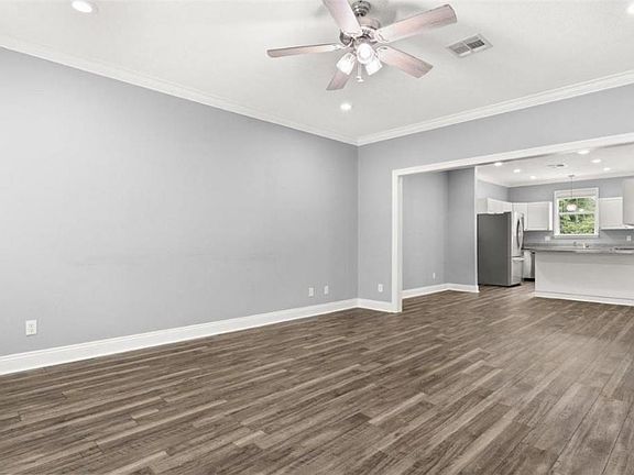 3rd image of 366 Victoria Dr