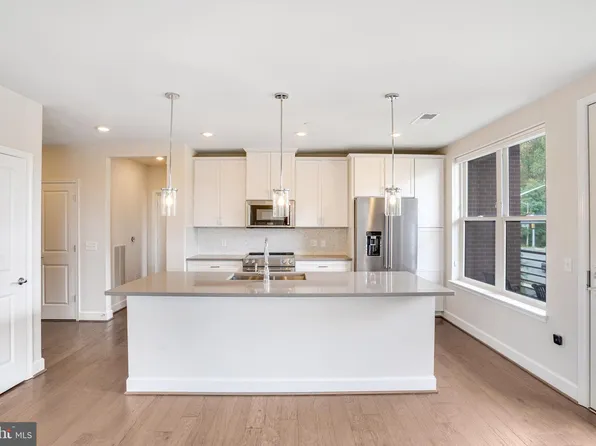 2960 Vaden Dr Unit 2-207, Fairfax, VA 22031