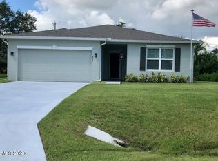 438 Pine St, Sebastian, FL 32958