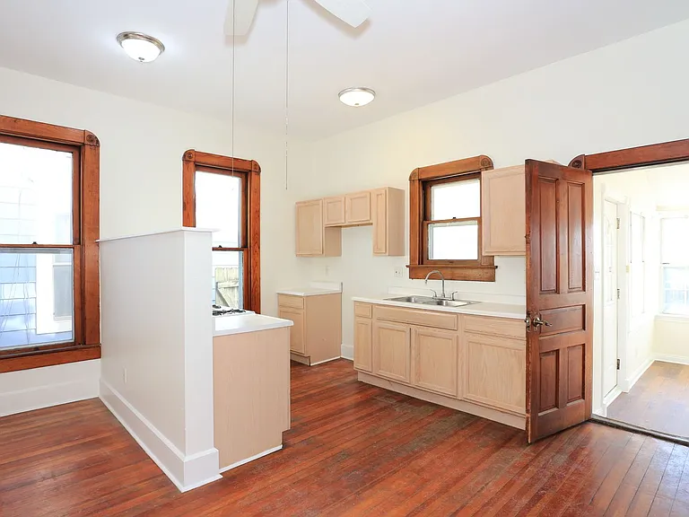 401 Lincoln St — Photo 5