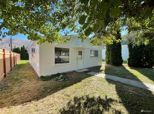 222 E Chelan Ave, Chelan, WA 98816