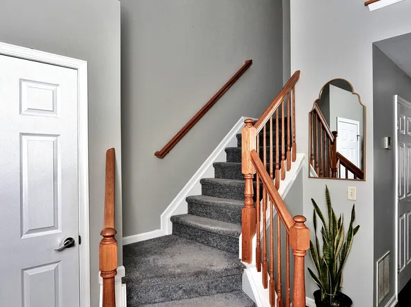 29 Victoria Dr, Somerset, NJ 08873