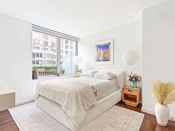 5th image of 225 E 34th St APT 17G