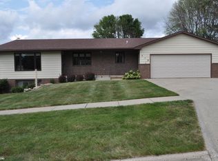 719 San Salvador Ave, Carroll, IA 51401