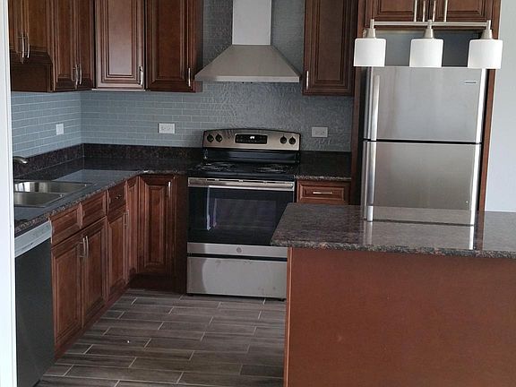 2nd image of 285 E Ct Of Shorewood
